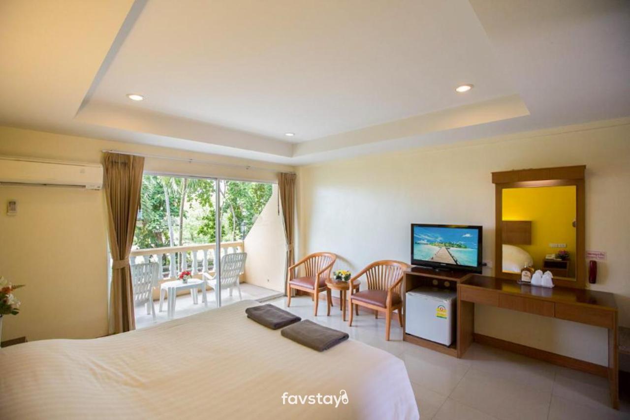 Twin Palms Suites And Residence Pattaya Buitenkant foto