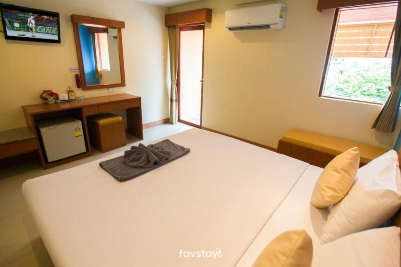 Twin Palms Suites And Residence Pattaya Buitenkant foto