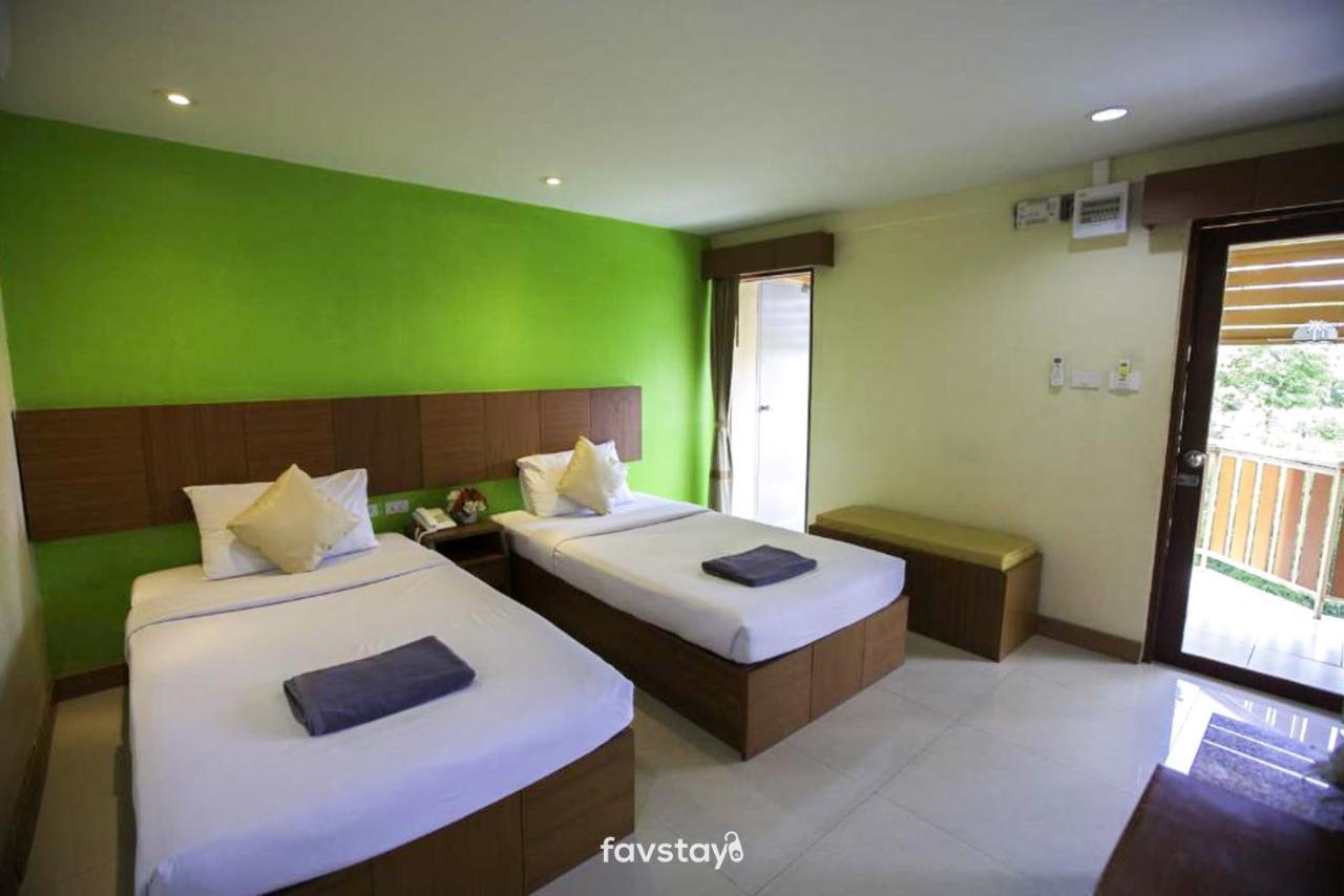 Twin Palms Suites And Residence Pattaya Buitenkant foto