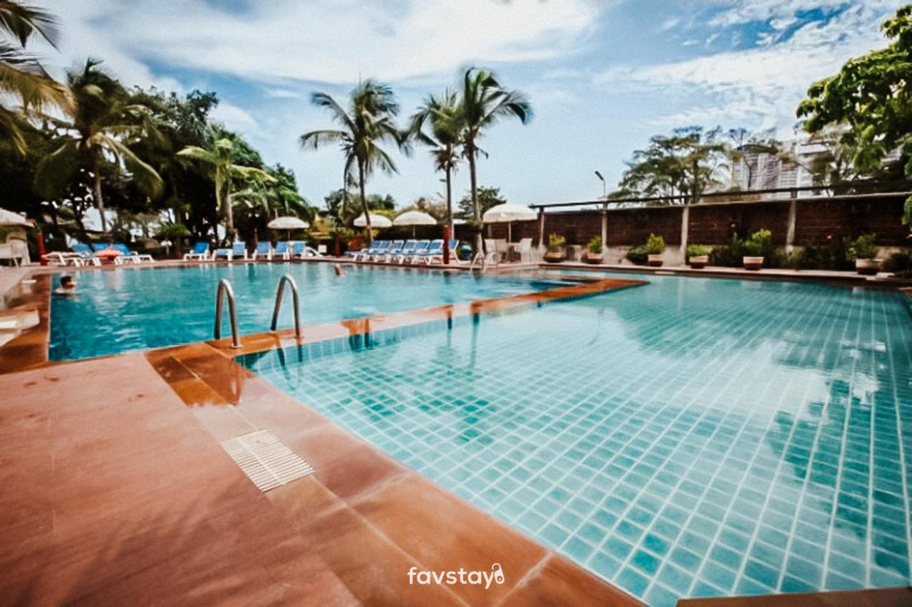 Twin Palms Suites And Residence Pattaya Buitenkant foto