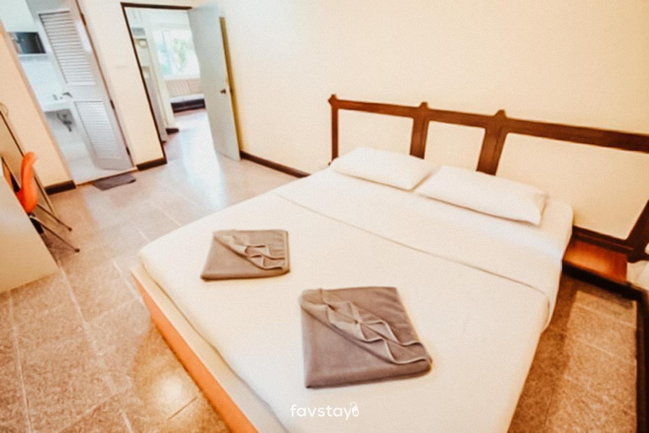 Twin Palms Suites And Residence Pattaya Buitenkant foto
